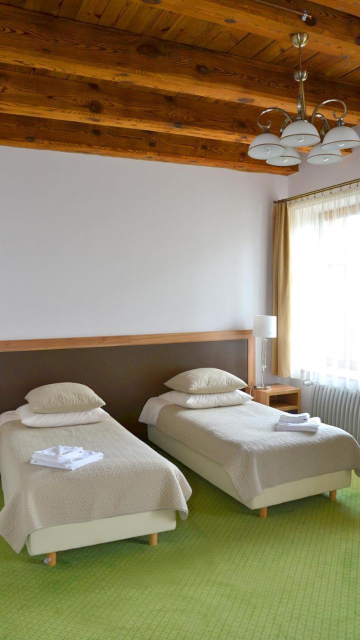 Tawerna Kaper Hotel Ilawa Luaran gambar