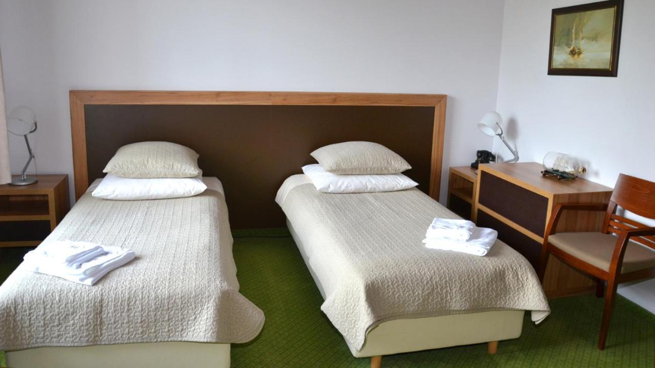 Tawerna Kaper Hotel Ilawa Luaran gambar