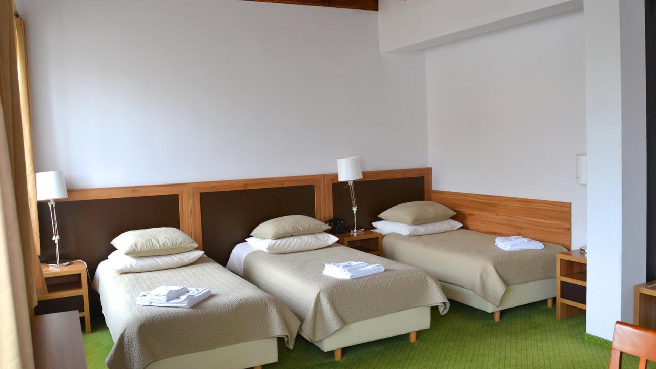 Tawerna Kaper Hotel Ilawa Luaran gambar