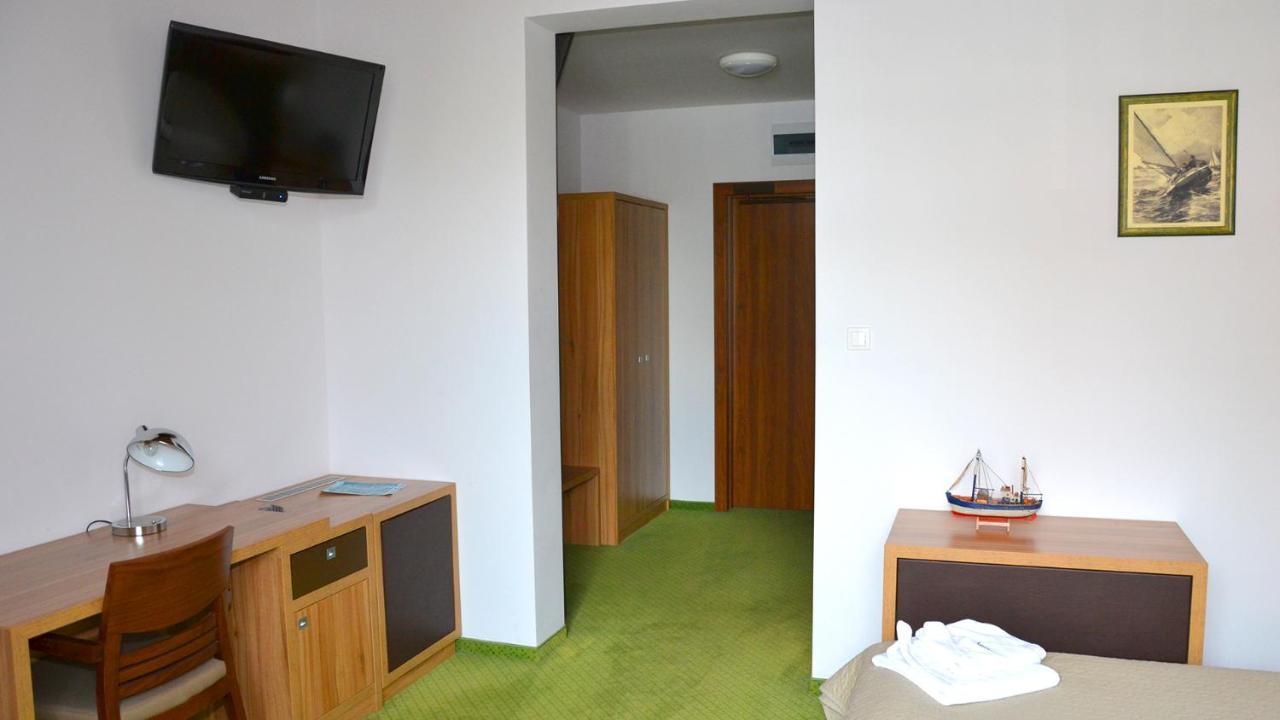 Tawerna Kaper Hotel Ilawa Luaran gambar