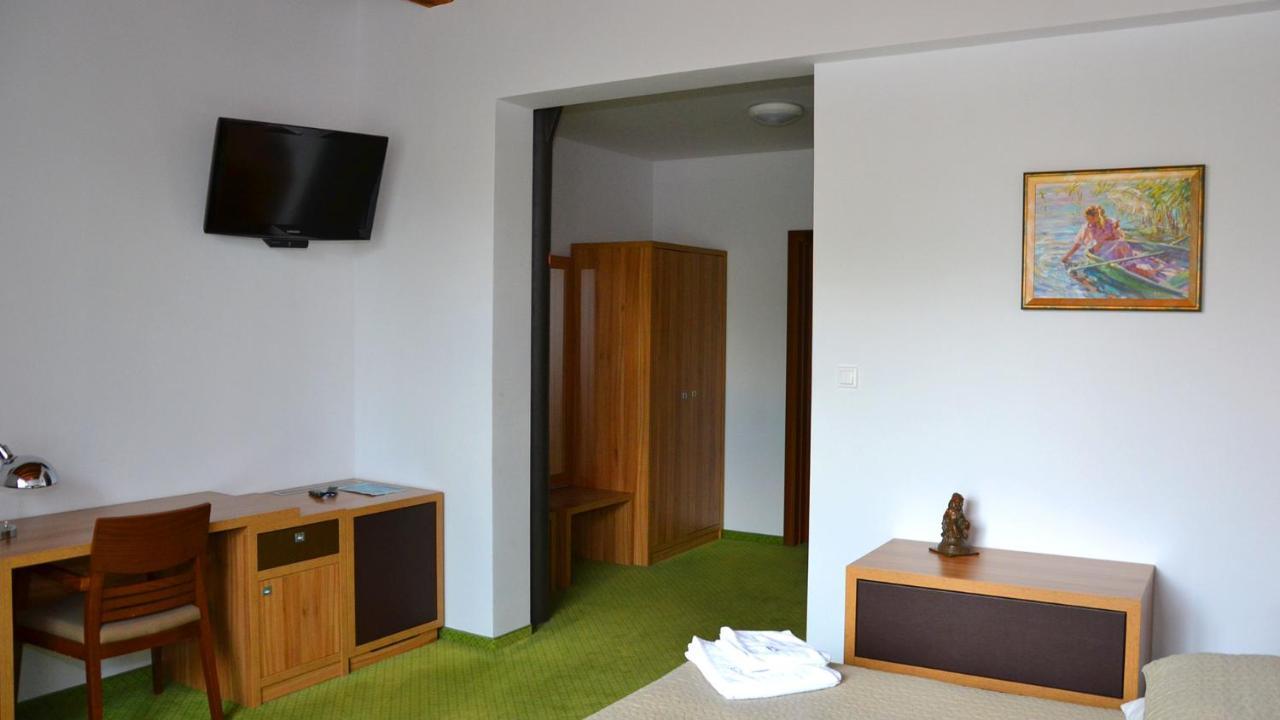 Tawerna Kaper Hotel Ilawa Luaran gambar