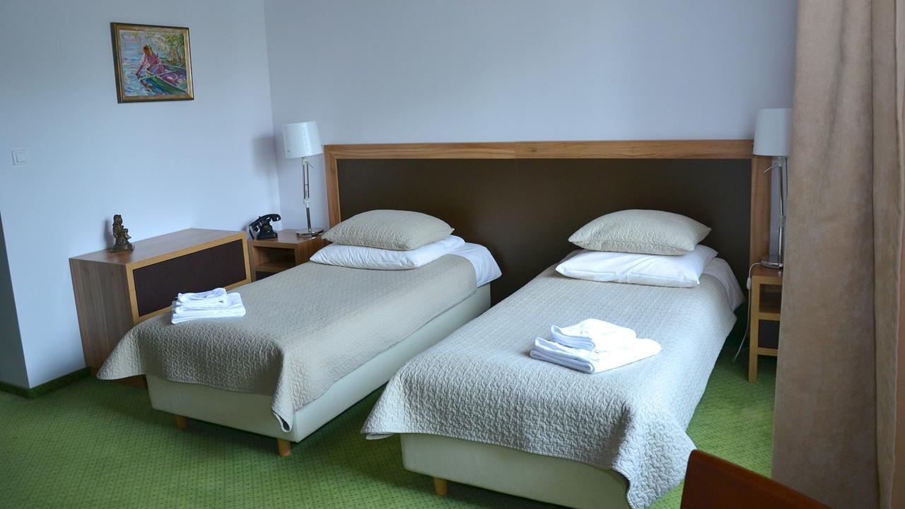 Tawerna Kaper Hotel Ilawa Luaran gambar