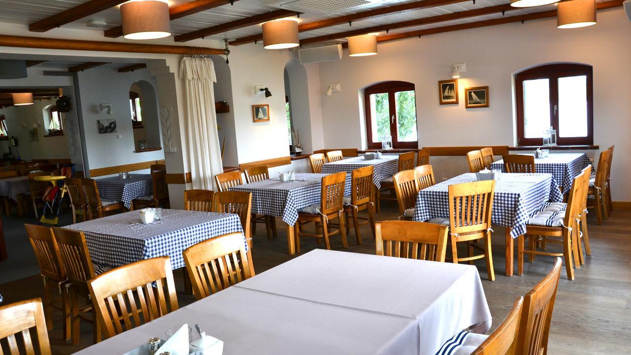 Tawerna Kaper Hotel Ilawa Luaran gambar